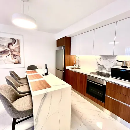 2bdr Luxury Grand Sapphire דירה *
